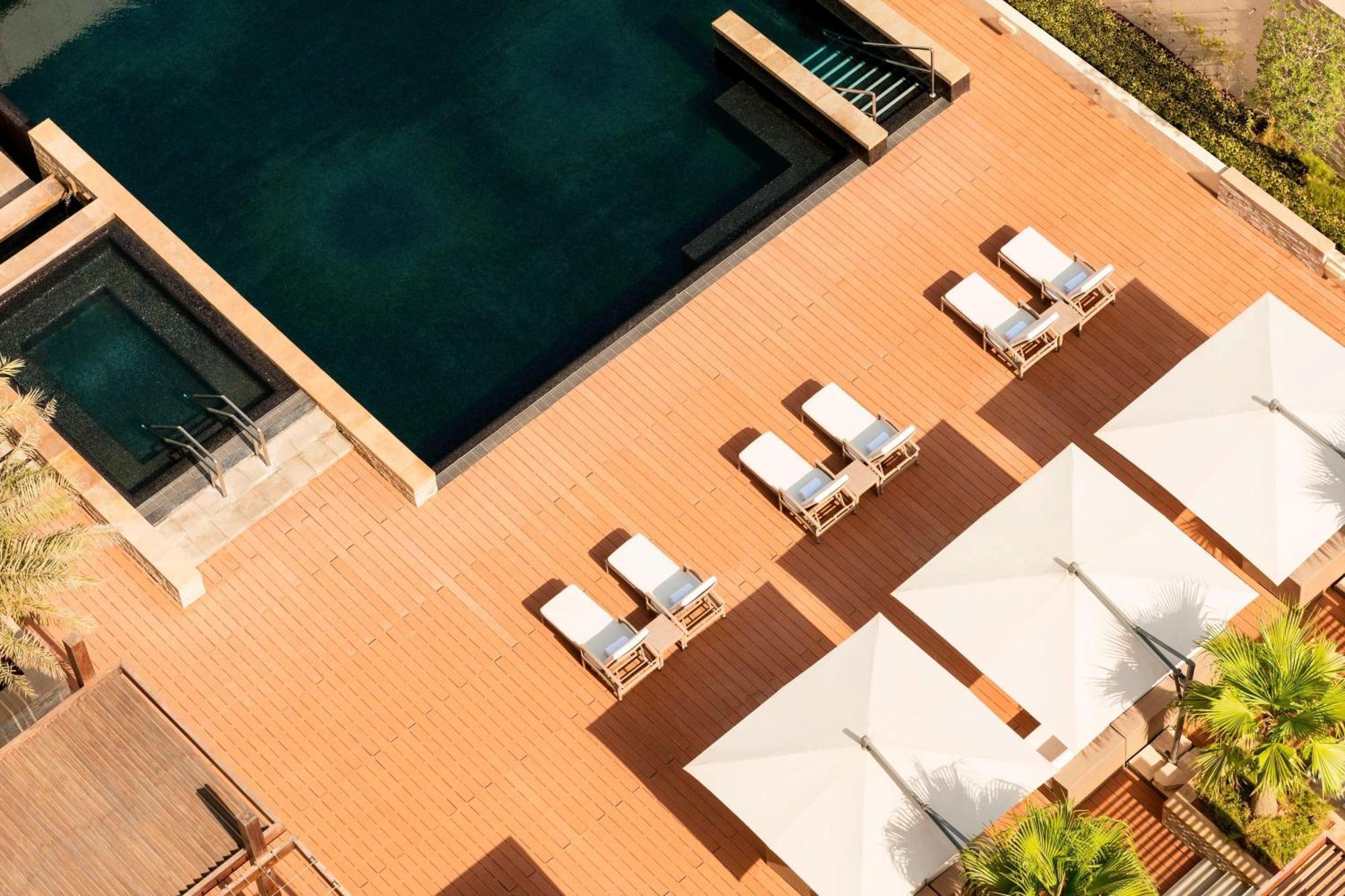 Le Meridien City Centre Bahrain Μανάμα Εξωτερικό φωτογραφία The pool at the hotel